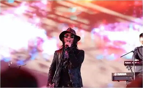 2021年,黑豹团队积极寻求发展,为此他们推举主唱张淇参加《披哥》比赛