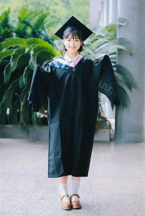 不妨试试这几款明星毕业照发型,很吸睛