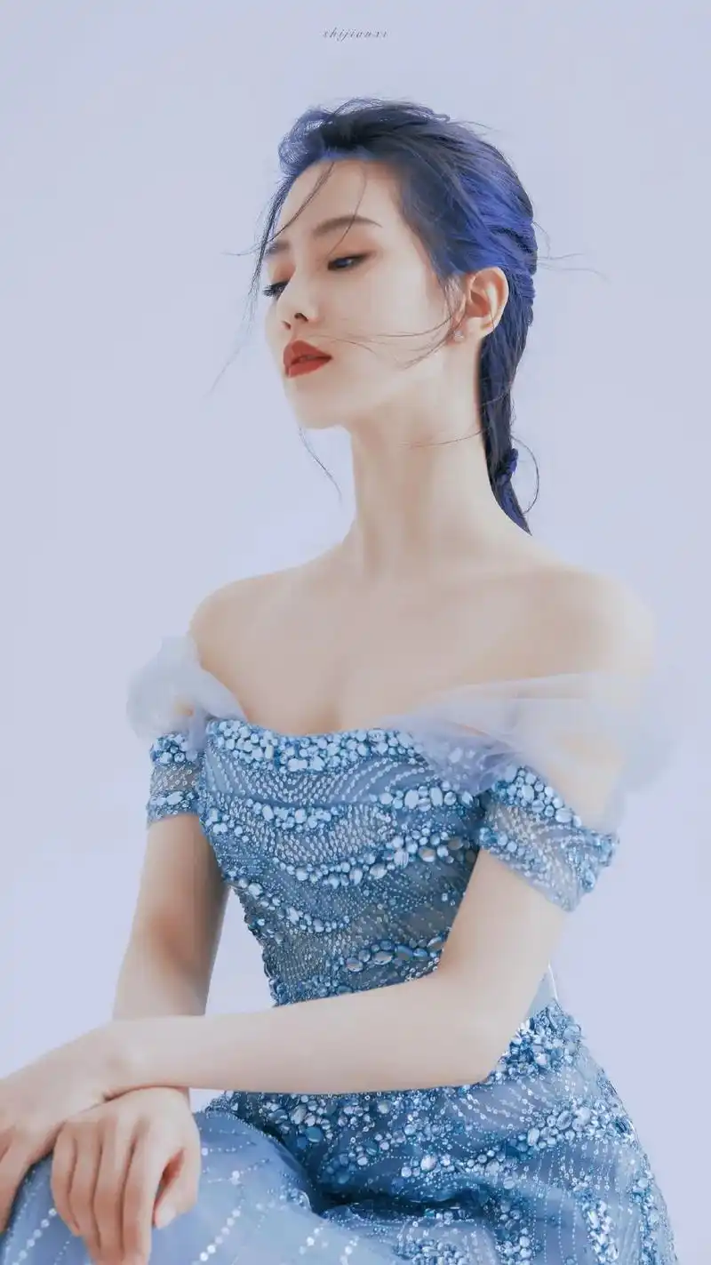 刘诗诗  完美侧脸 什么时候能有新图. - 抖音