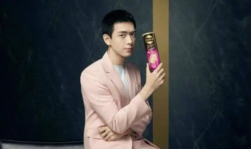 "现男友"李现的硬汉形象太上头了!小伙们快快学起来_眼神_电影_青年