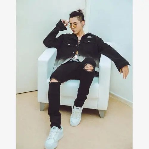 吴亦凡同款ins高街黑色膝盖破洞fog牛仔裤男水洗修身小脚乞丐裤潮