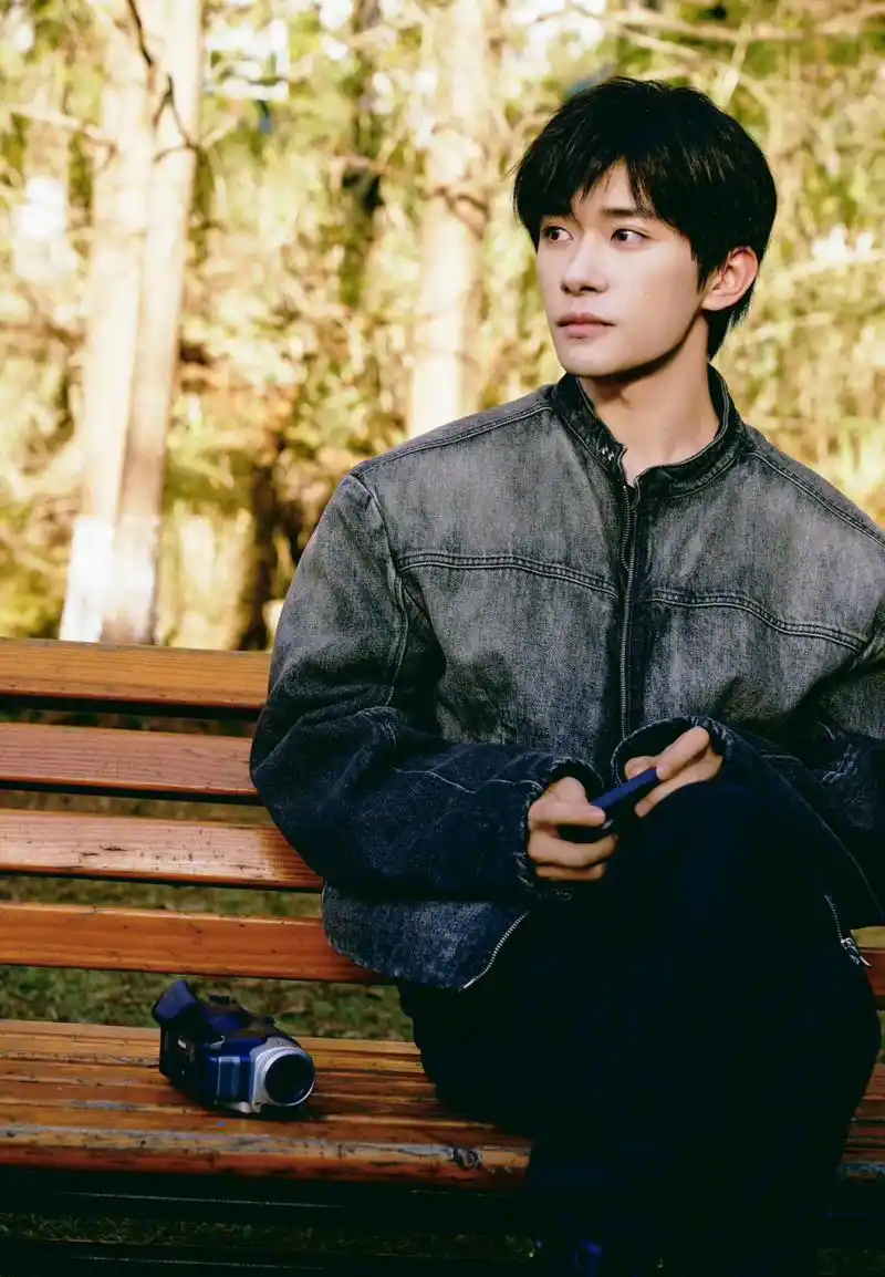 千玺dv感随拍#氛围感的神tfboys-易烊千玺 随便走走就是一部文艺大片