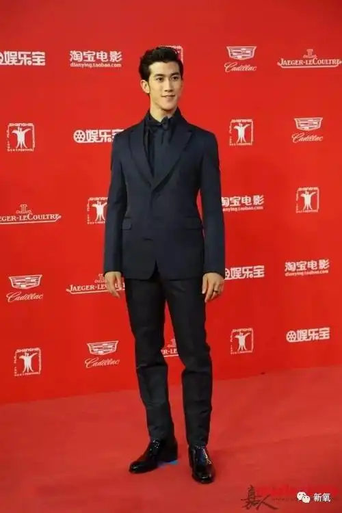 不多了~与此相反~~~的"脸与身高严重不符"的例子就好有意思了~李治廷