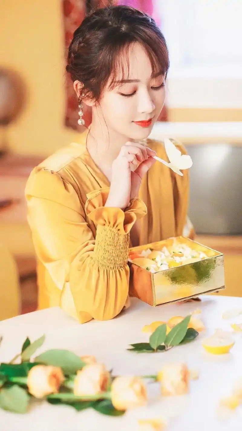 杨紫壁纸:于万千人中获你惊鸿,从此生命也愿笑奉_手机搜狐网