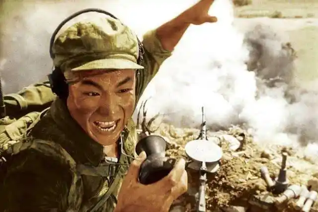 (电影《英雄儿女》剧照)