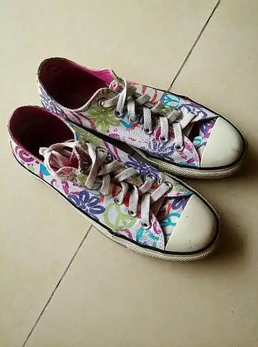 正品匡威帆布鞋限量版 女款二手转卖