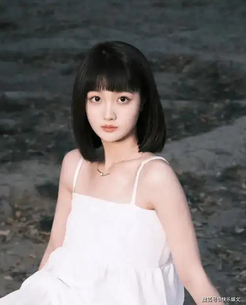 买超出轨女大学生身份疑曝光!仅21岁长相甜美,身材不输张嘉倪