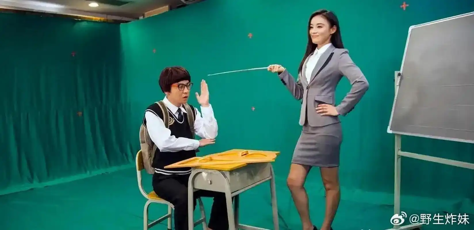 袁姗姗雷佳音古早定妆照,居然没看过这个作品[思考]