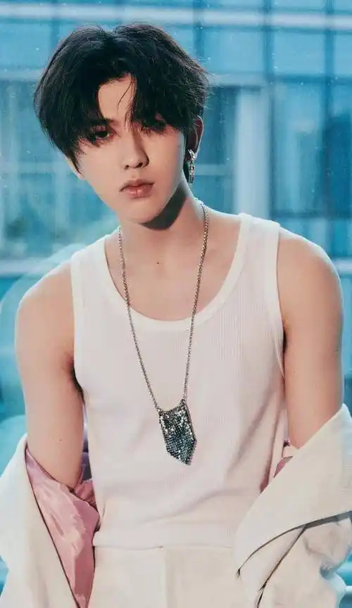 蔡徐坤帅照来袭!