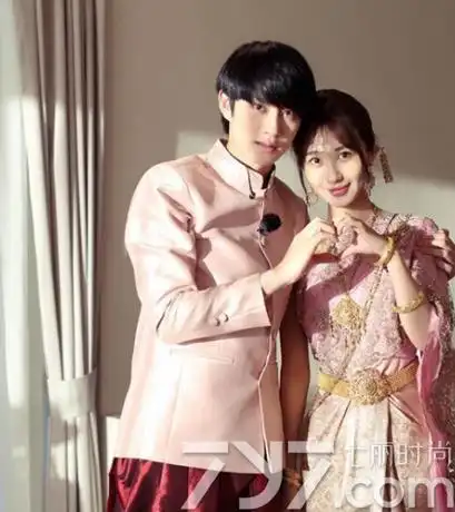 李菲儿性感短裙显身材新恋情坐实男朋友是谁