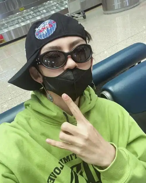 20240328分享@小鬼-王琳凯ins一则    平安落地!