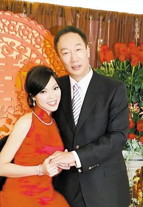 为72岁的丈夫郭台铭再拼4胎!400亿豪门阔太与林心如称闺蜜!