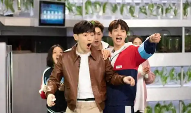 警惕劣迹艺人死灰复燃31岁邓伦高调庆生粉丝千架无人机应援