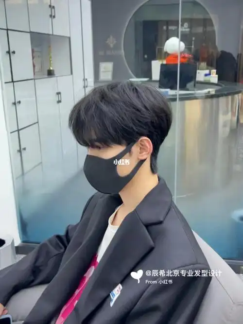 不烫不染也好看的韩式少年感微分碎盖发型75