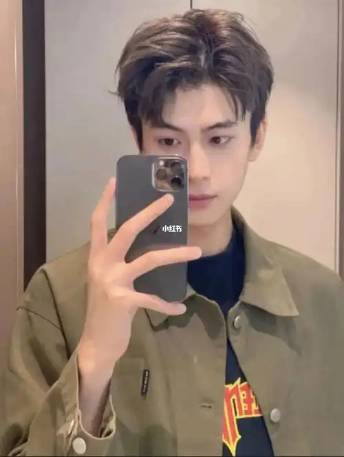 修颜又有型的韩式三七分气垫纹理烫,清爽有型好打理,男生选择三七分能