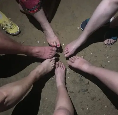 六人行,小脚丫合照