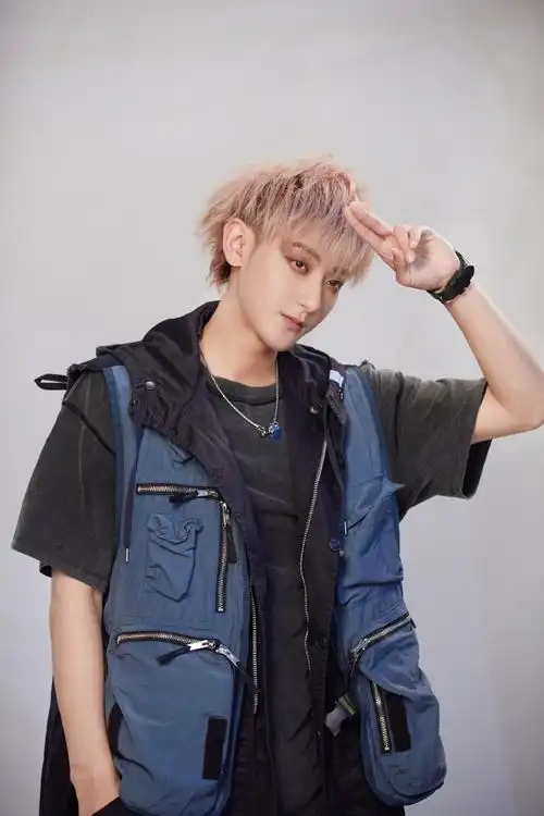 黄子韬超话拍照手势大全9615,@ykybtao-黄子韬让周一忙碌的情绪