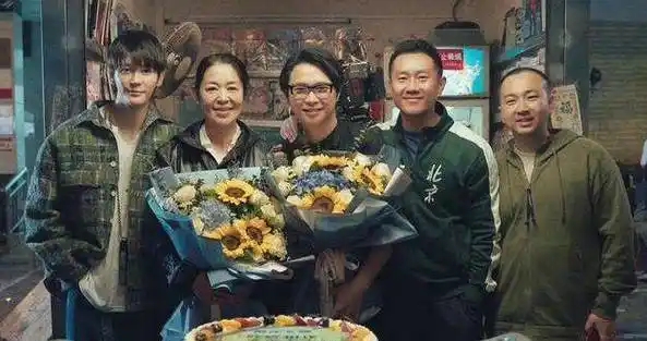 神秘导演成焦点,网友吐槽其面相议论纷纷_柯汶利_邱泽_张翰