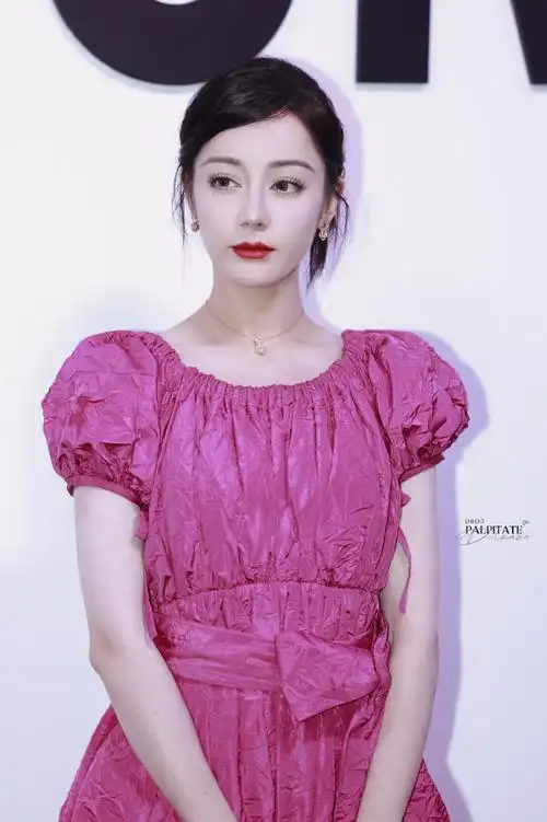 infj##迪丽热巴火龙果公主裙##今日星拍放送##盛典造型年末大赏