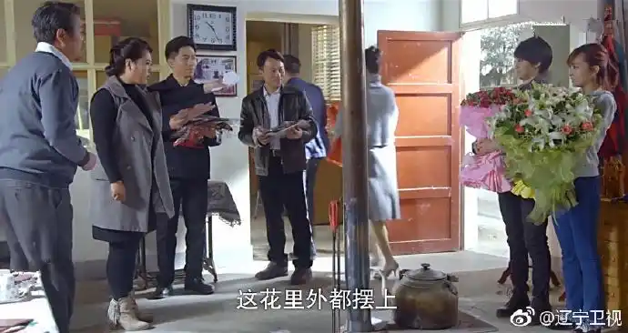 黄大妮# 阿伊莎陪牛建邦来到检察院门口,. 来自辽宁卫视 - 微博