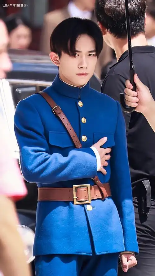 易烊千玺 艳势番之新青年