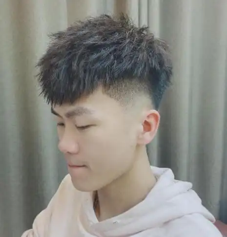 时尚发型男潮流帅气,每个发型都值得尝试