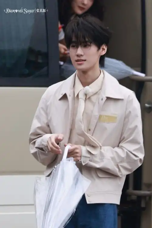 张真源超话06#张真源奔跑吧#多么离谱的状态  我失语.