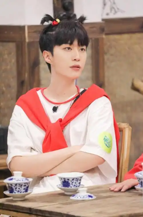 《青春环游记2》范丞丞羊角辫神似哪吒 杨迪父母热情招待