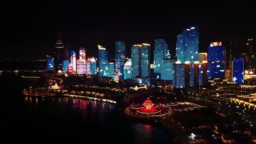 牛年的青岛五四广场灯光秀.2021年2月12日晚摄.