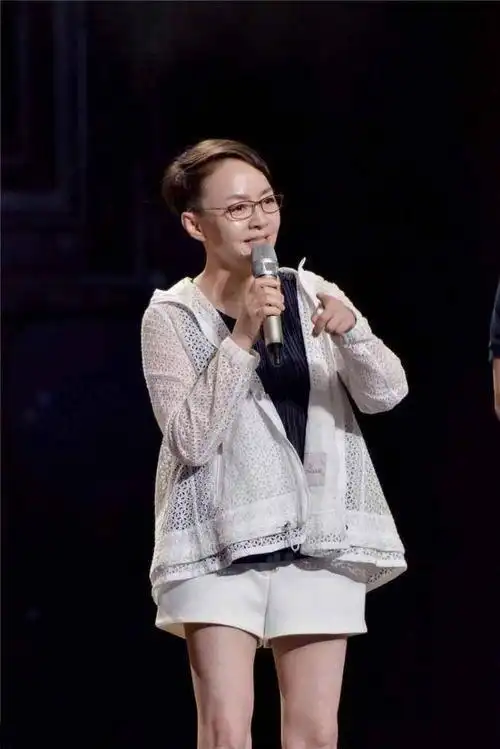 宋丹丹现在的时尚造型