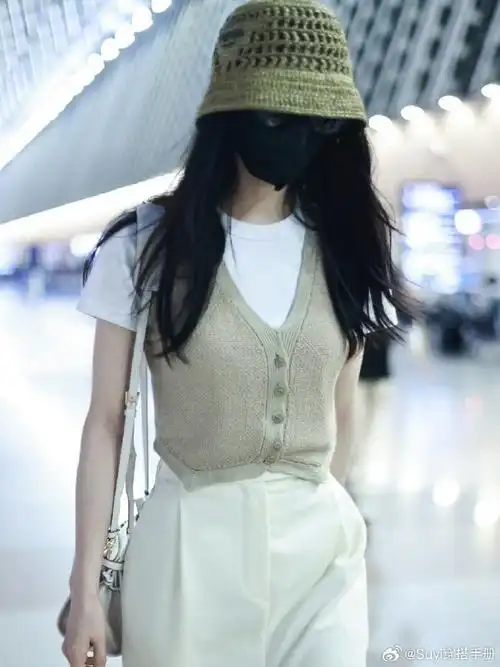 明星同款|机场裹得严实 到巴黎亮相直接就是美颜暴击