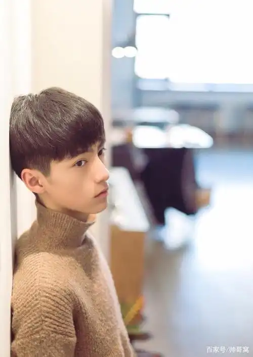 学习优异的00后校草帅哥生活照片,被老师称为帅宝宝的17岁小鲜肉