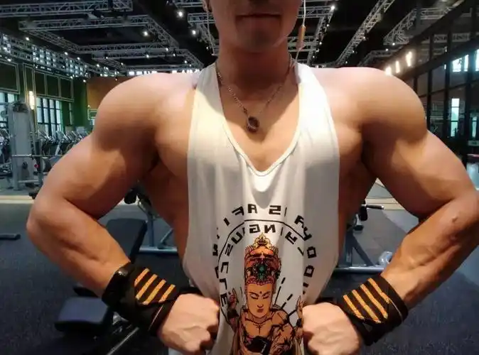 杀马特变筋肉男人鱼线有点小帅