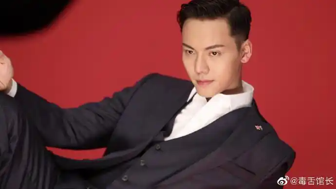 陈伟霆晒九月侧颜照##陈伟霆晒侧颜照