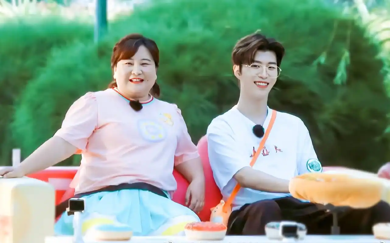 加饭姐弟贾玲范丞丞当我们磕加饭的时候我们在磕什么弟弟视角