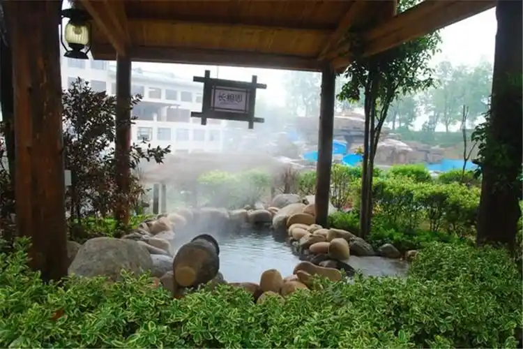 紫龙湾温泉度假村位于长沙宁乡灰汤镇,总投资近3亿元,是国家aaaa级