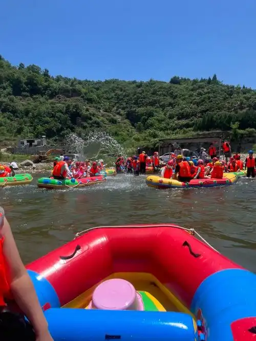 天气晴朗,万物可爱#一起来玩水 #邢台大峡谷漂流 - 抖音