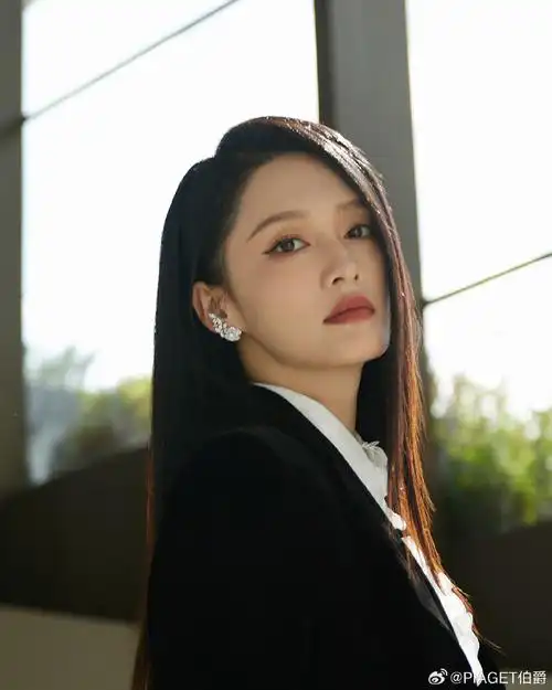 伯爵星光##piagetrose##vogue时尚之力盛会##李沁黑白知性风