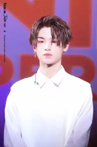 黄明昊justin 贾富贵 第一次巡演 图cr水印