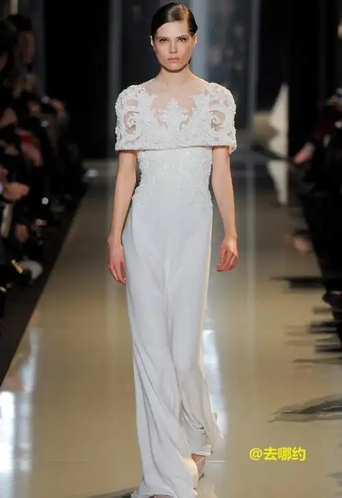 纯白奢华蕾丝镂空晚礼服,惊艳你的视觉