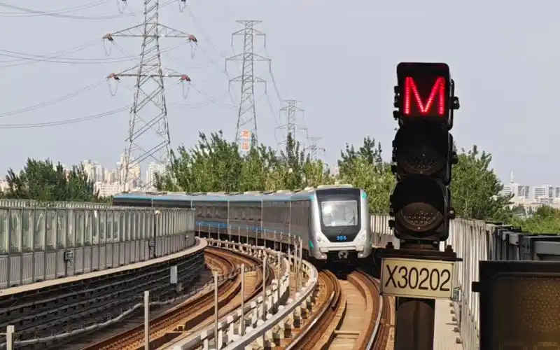 天津地铁三号线大学城进&出站