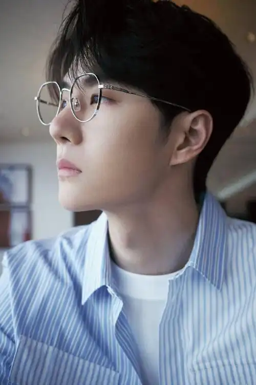 想见你想见你~一博戴眼镜帅呆了~@uniq-王一博#王一博