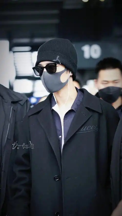 肖战米兰机场饭拍##肖战机场##hello时装周