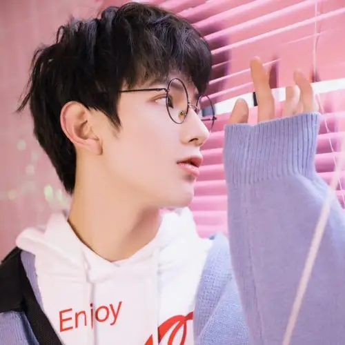 粉色美男温柔风头像