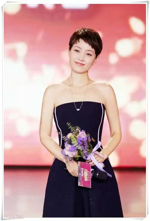 马伊琍放弃妈妈头发型,发型气质很重要,42岁美回10年前!