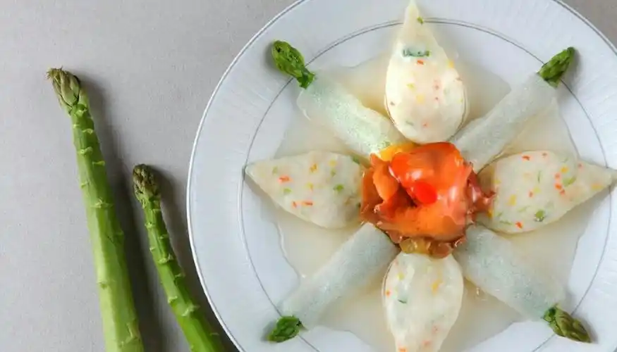 水珠从头发上落在胸口,从胸口滑到腹肌上 王佳九唔~你们……你们怎么