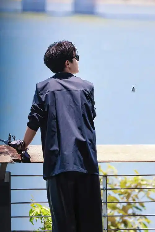 黄明昊金刚狼爪##黄明昊背影侧颜