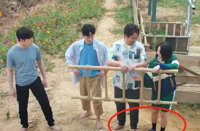 向往4别人光脚踩地看清张子枫脚上打扮刷新我对女星认识