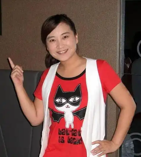 贾玲"整容式"近照曝光:暴瘦数十斤后颜值惊人,背后却是心酸泪