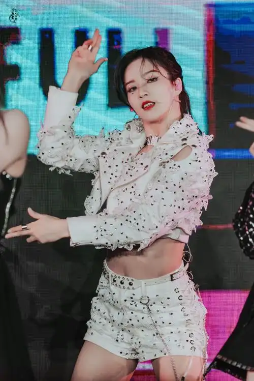 刘些宁硬糖少女303门面主舞